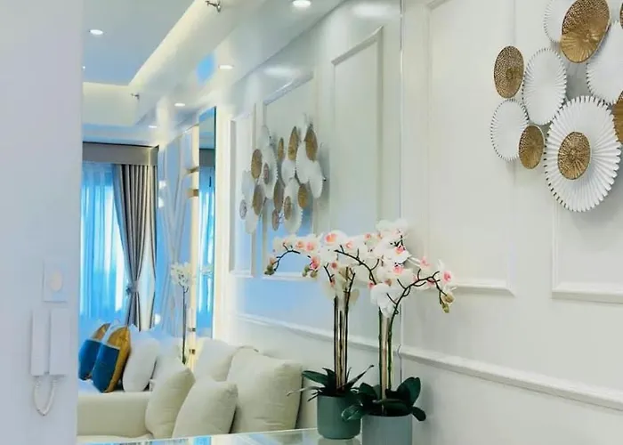 Glam 2 Hotel, Gma Network, Quezon